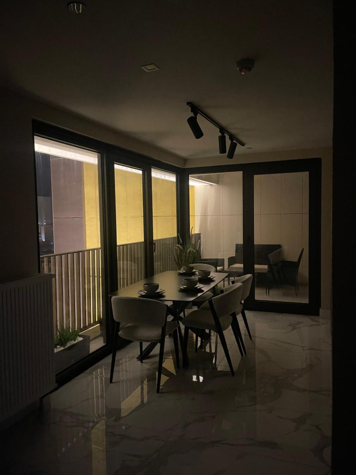 180° View Apartment In Diamond Building Skopje Extérieur photo